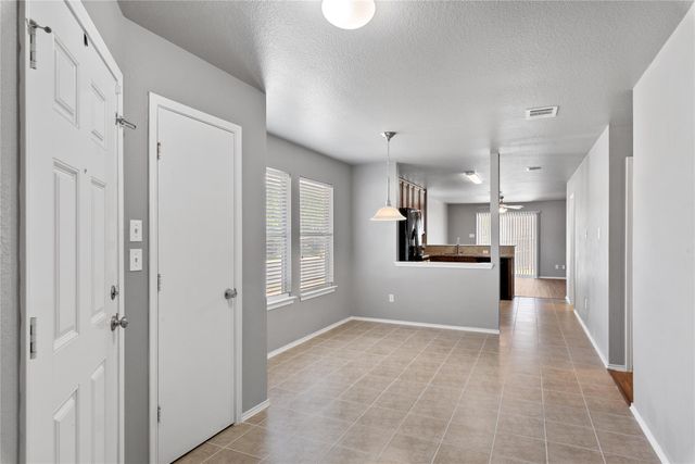 152 Grazing Horse LN, Manchaca, TX 78652