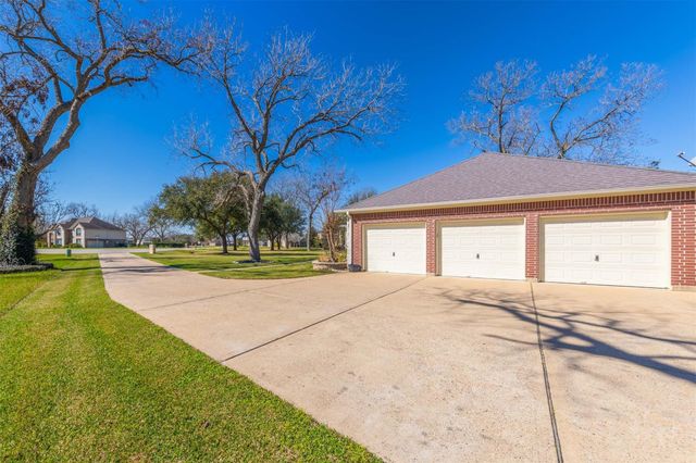 3635 River Bend Drive, Rosenberg, TX 77471