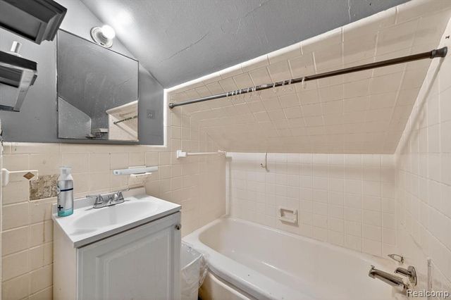 8048 Kentucky Street, Detroit, MI 48204