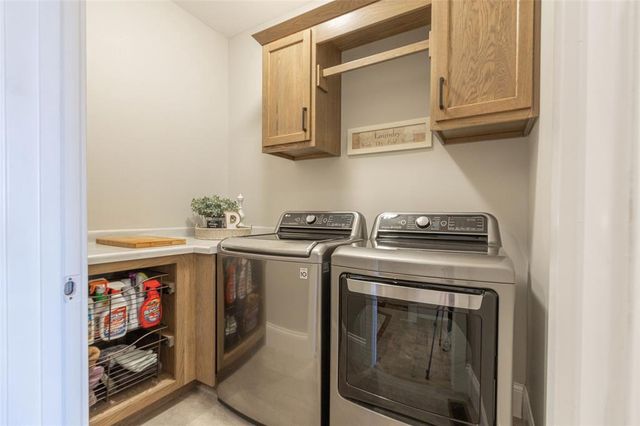 2739 Highclere Drive, Eau Claire, WI 54703