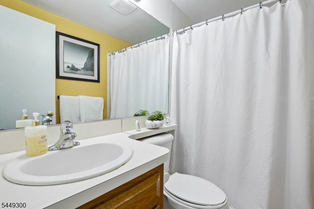 1101 Brooks Blvd, Manville Boro, NJ 08835