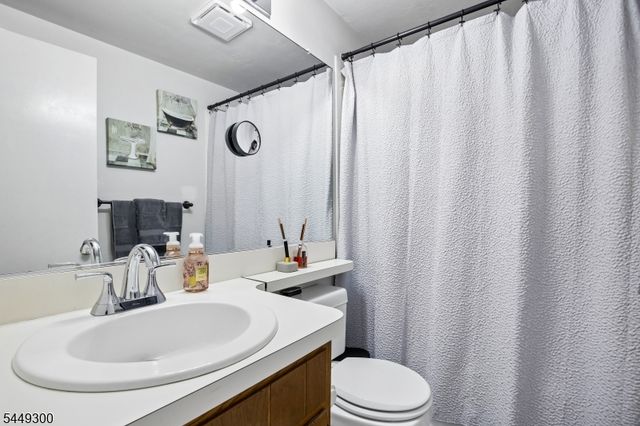 1101 Brooks Blvd, Manville Boro, NJ 08835