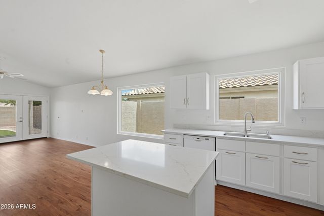 972 E CONSTITUTION Drive, Chandler, AZ 85225