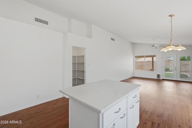 972 E CONSTITUTION Drive, Chandler, AZ 85225