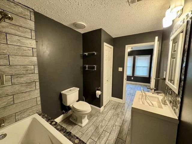 5209 E 6th Street, Kansas City, MO 64124