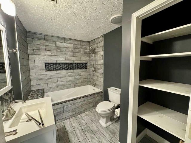 5209 E 6th Street, Kansas City, MO 64124