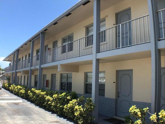 660 Glouchester Street 105, Boca Raton, FL 33487