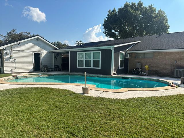 910 Luella Avenue, Deer Park, TX 77536