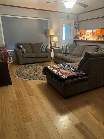 910 Luella Avenue, Deer Park, TX 77536