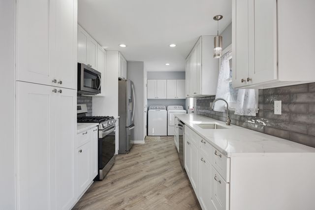 1241 Aspen Lane, Elk Grove Village, IL 60007