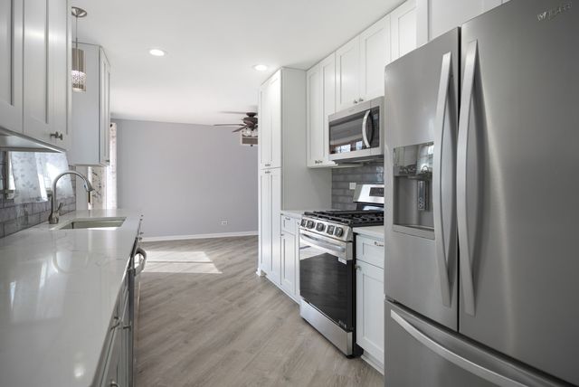 1241 Aspen Lane, Elk Grove Village, IL 60007