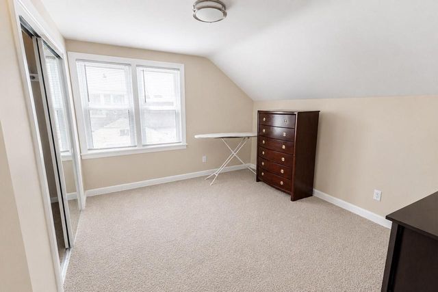 242 E Gauer CIRCLE, Milwaukee, WI 53207