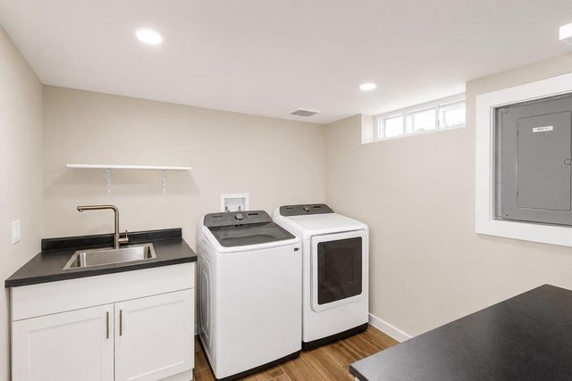242 E Gauer CIRCLE, Milwaukee, WI 53207