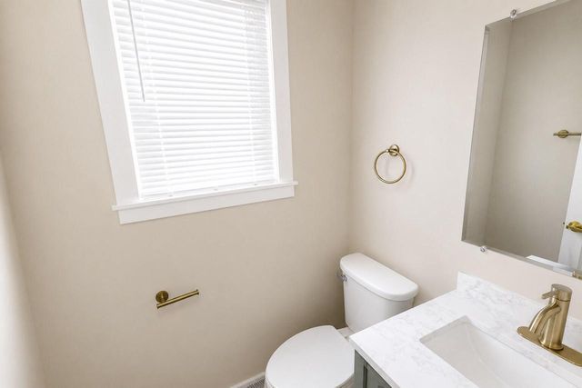 242 E Gauer CIRCLE, Milwaukee, WI 53207