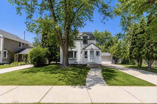 242 E Gauer CIRCLE, Milwaukee, WI 53207