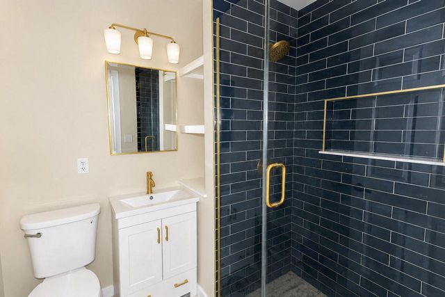 242 E Gauer CIRCLE, Milwaukee, WI 53207