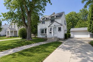 242 E Gauer CIRCLE, Milwaukee, WI 53207