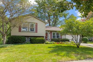 30W241 Bedford Lane, Warrenville, IL 60555