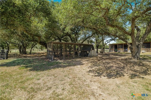 104 Deer Trail Lane, Goliad, TX 77963