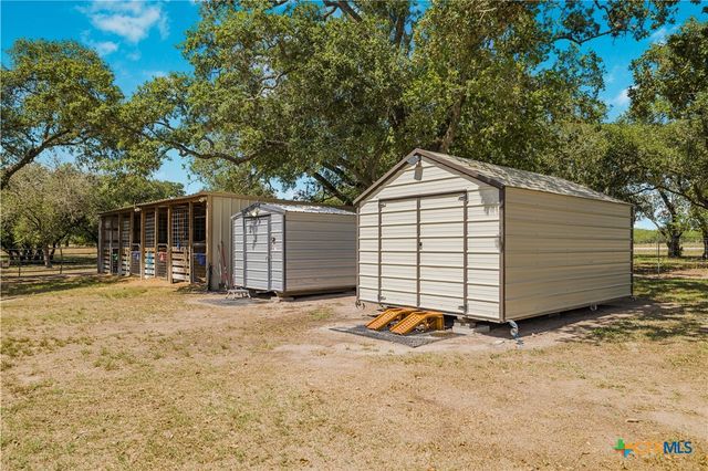 104 Deer Trail Lane, Goliad, TX 77963