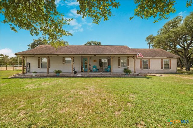 104 Deer Trail Lane, Goliad, TX 77963