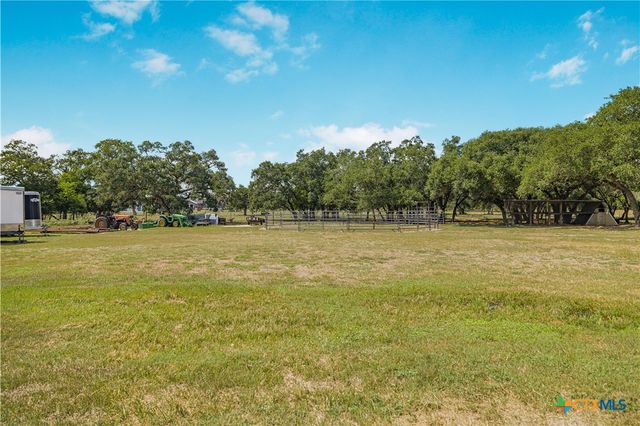 104 Deer Trail Lane, Goliad, TX 77963