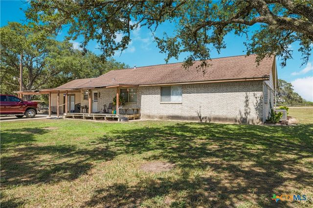 104 Deer Trail Lane, Goliad, TX 77963
