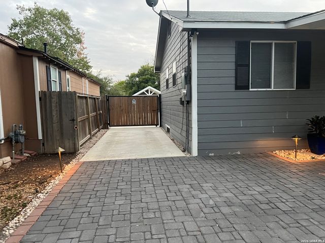 510 N MEADOWLANE DR, San Antonio, TX 78209
