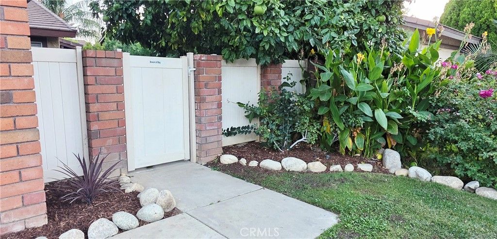 23512 Lampara Drive, Valencia, CA 91355 — photo 2