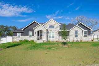 108 Timber Heights, La Vernia, TX 78121