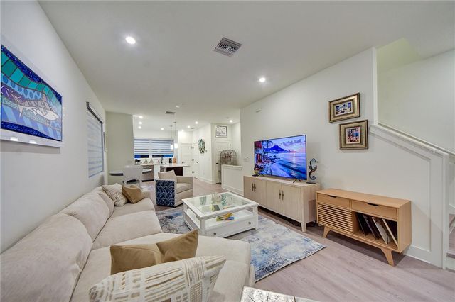 323 15TH STREET N, St Petersburg, FL 33705