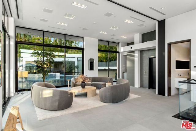 1317 Londonderry Place, Los Angeles, CA 90069