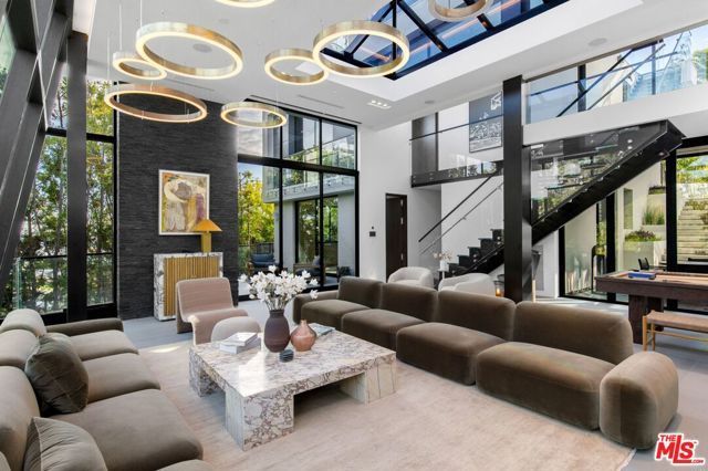 1317 Londonderry Place, Los Angeles, CA 90069