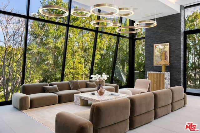 1317 Londonderry Place, Los Angeles, CA 90069