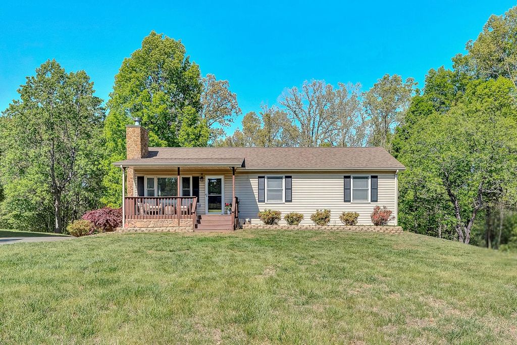 1302 Goodview RD, Goodview, VA 24095