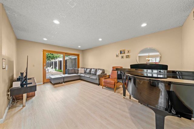 2396 Donnington Way, San Diego, CA 92139