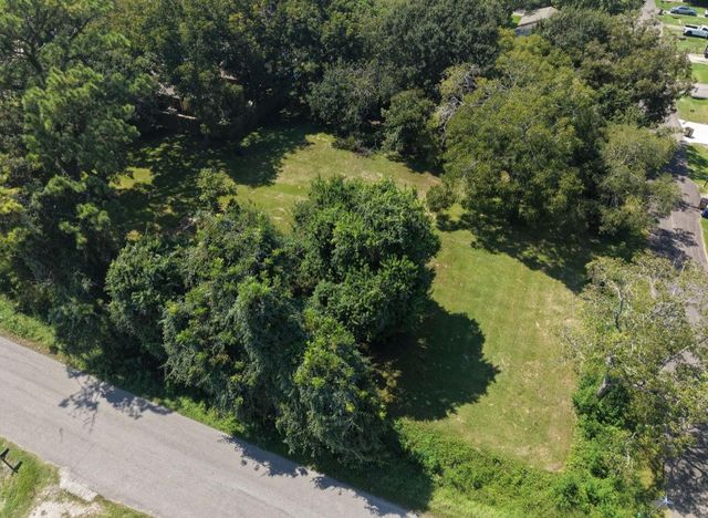 4008 Colorado Ave, Dickinson, TX 77539