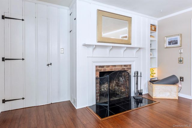 323 Hillside Avenue, Hurley, NY 12443