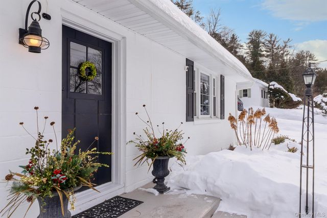 323 Hillside Avenue, Hurley, NY 12443