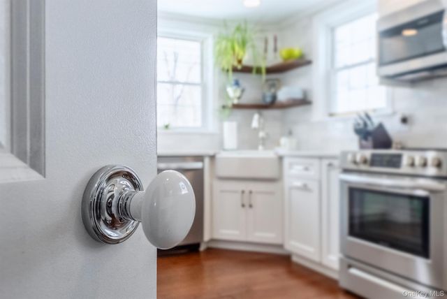 323 Hillside Avenue, Hurley, NY 12443