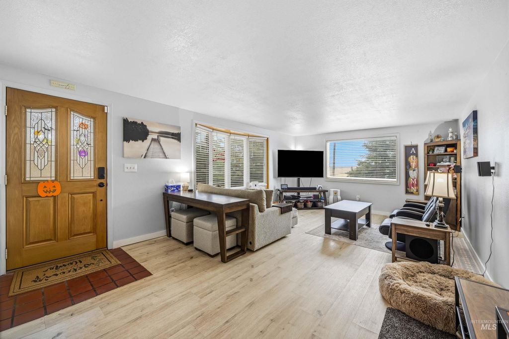 210 N High St, Uniontown, WA 99179 photo 3