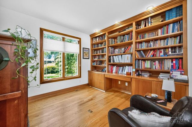 8714 Weller Road, Montgomery, OH 45249