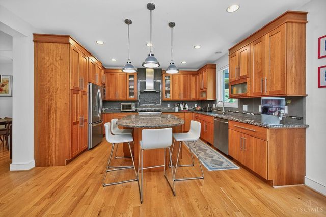 8714 Weller Road, Montgomery, OH 45249