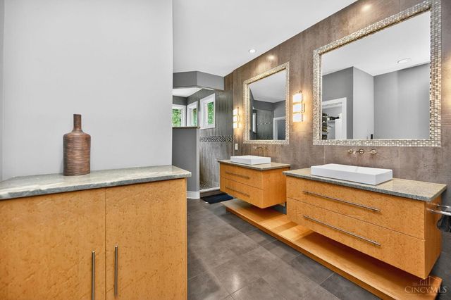 8714 Weller Road, Montgomery, OH 45249