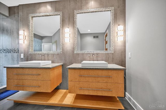 8714 Weller Road, Montgomery, OH 45249