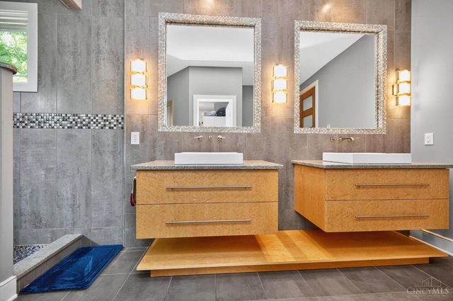 8714 Weller Road, Montgomery, OH 45249