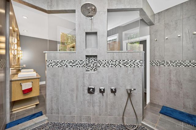 8714 Weller Road, Montgomery, OH 45249