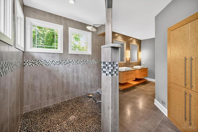 8714 Weller Road, Montgomery, OH 45249