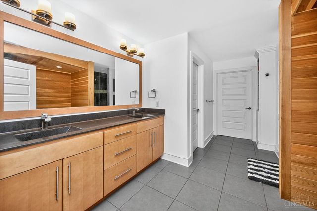 8714 Weller Road, Montgomery, OH 45249