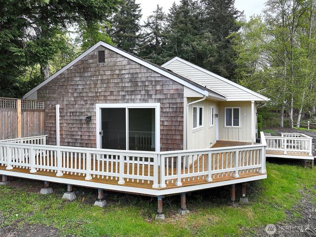 3760 Periwinkle Road, Clinton, WA 98236